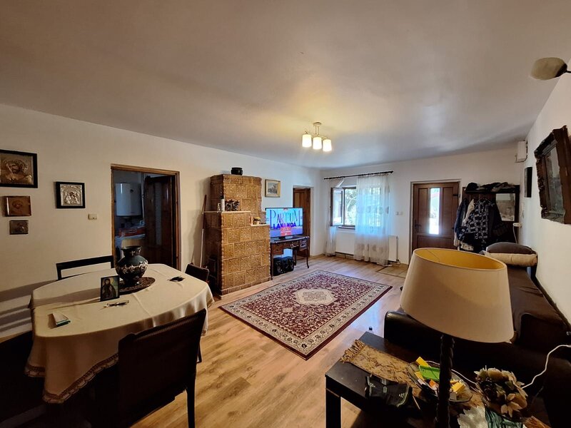 Frumusani, casa 6 camere 1000 mp teren DN4 2 centrale gaz 2 bucatarii
