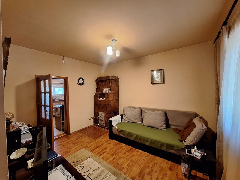 Frumusani, casa 6 camere 1000 mp teren DN4 2 centrale gaz 2 bucatarii