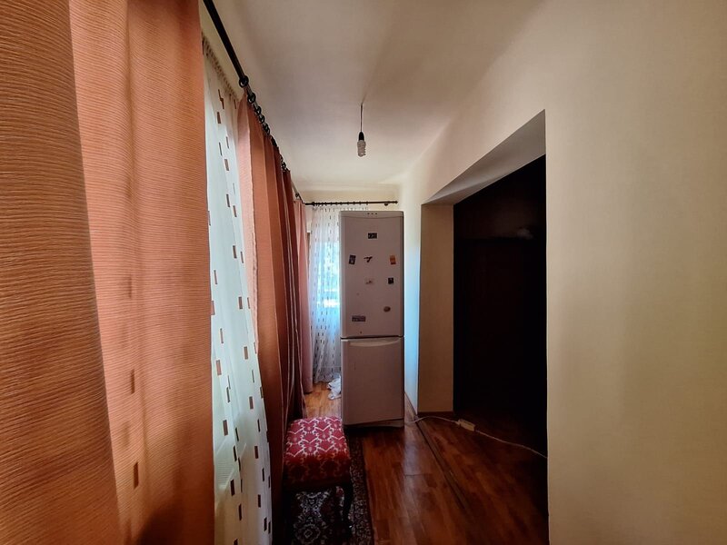 Frumusani, casa 6 camere 1000 mp teren DN4 2 centrale gaz 2 bucatarii