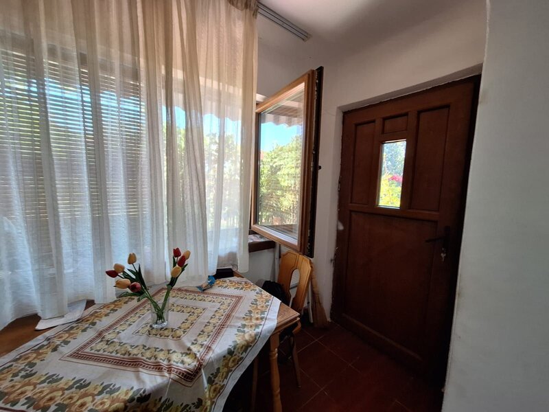 Frumusani, casa 6 camere 1000 mp teren DN4 2 centrale gaz 2 bucatarii